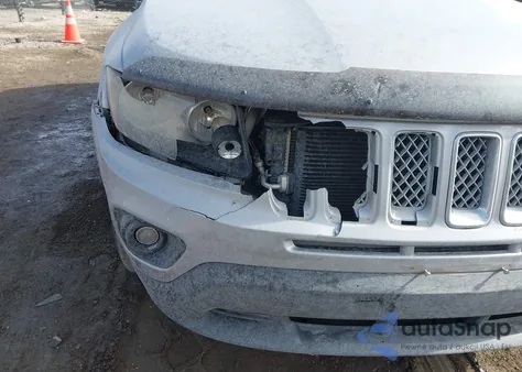 2016 Jeep Compass Latitude z USA, uszkodzony, nr VIN 1C4NJCEA1GD704846